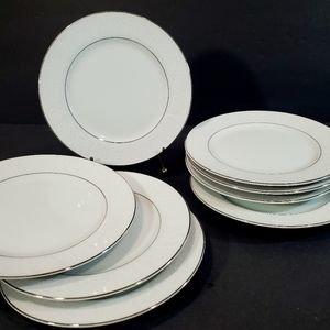 Vtg Crown Victoria Fine China Lovelace 1003 Bread & Butter Plates White & Silver
